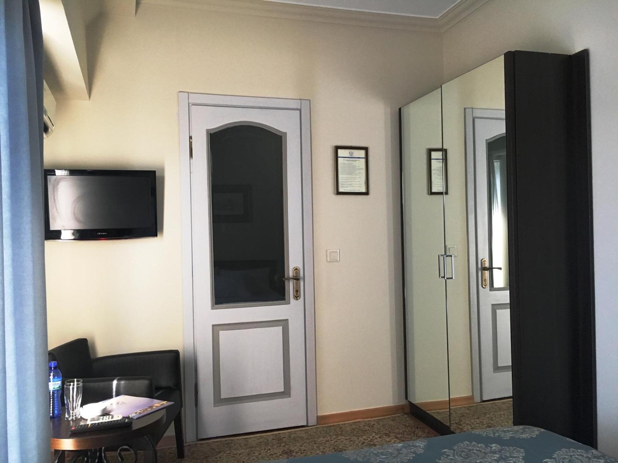Prestige Palace - Esquisse Hotel Τυφλίδα Δωμάτιο φωτογραφία